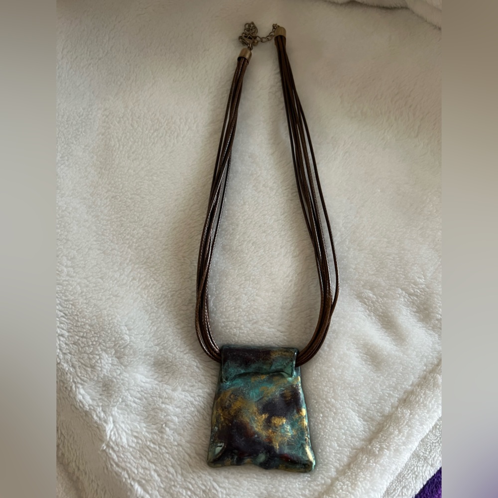 Women’s adjustable necklace new with out tags